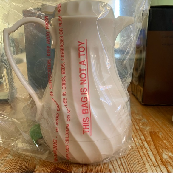 Connoisserve™ Coffee Carafe, 20 oz. - Picture 3 of 6